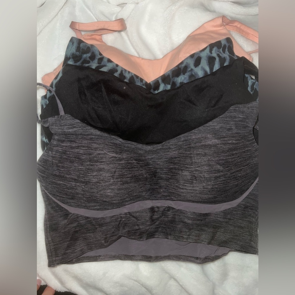 4 Victoria’s secret sports bras NEED GONE